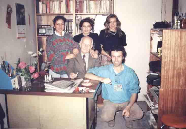 Aydın Sanat evinde dostları ile Aydın Sanat evinde dostları ile